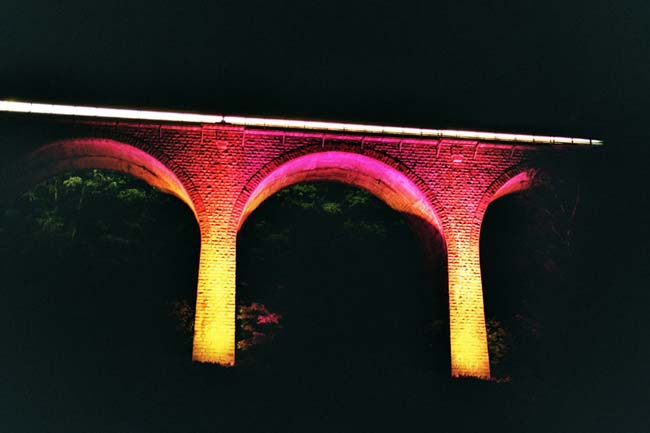 pont_jaune-rose_train